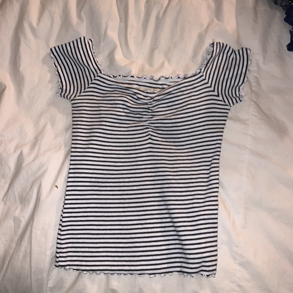 Hollister size medium top